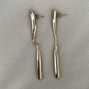 🖤3 for 30🖤 & Other Stories Gold Bar Earrings